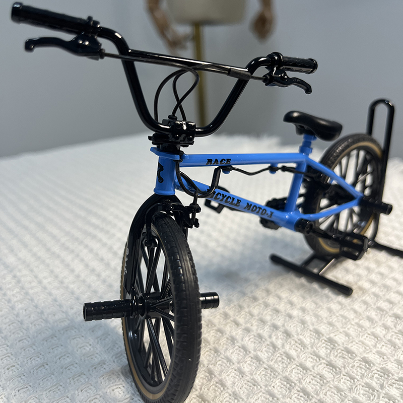 Mountain Biking Gifts - 1:8 Mini Model Alloy Bicycle With